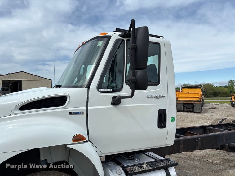 image for item FC5617 2010 International  DuraStar 4300 truck cab and chassis
