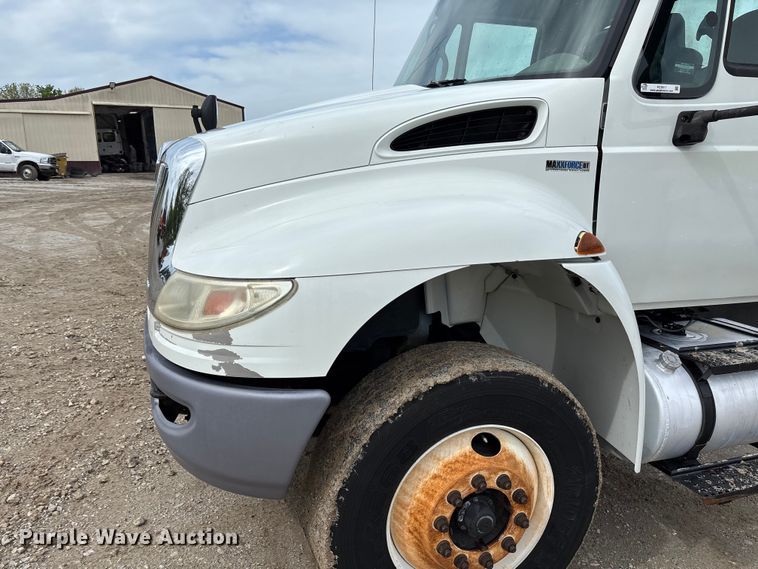 image for item FC5617 2010 International  DuraStar 4300 truck cab and chassis
