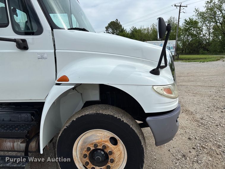 image for item FC5617 2010 International  DuraStar 4300 truck cab and chassis