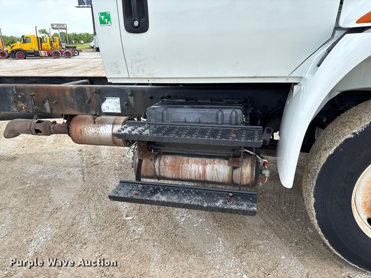 image for item FC5617 2010 International  DuraStar 4300 truck cab and chassis