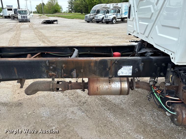 image for item FC5617 2010 International  DuraStar 4300 truck cab and chassis