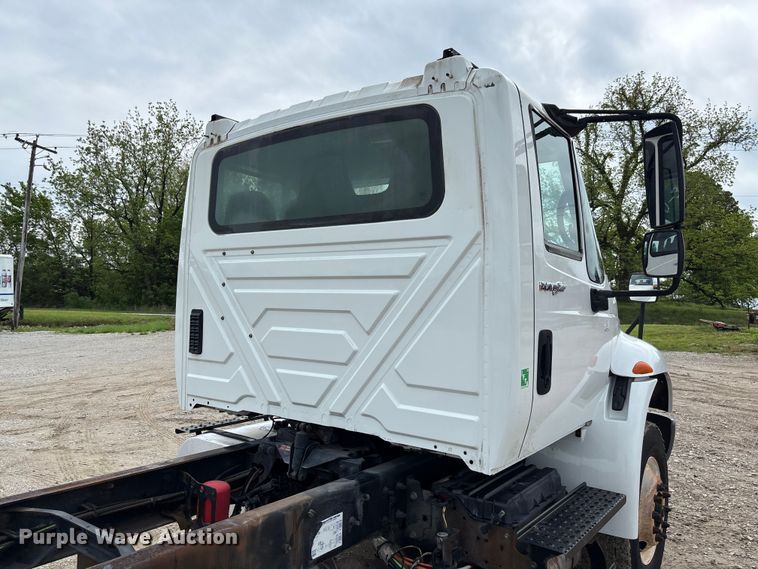 image for item FC5617 2010 International  DuraStar 4300 truck cab and chassis