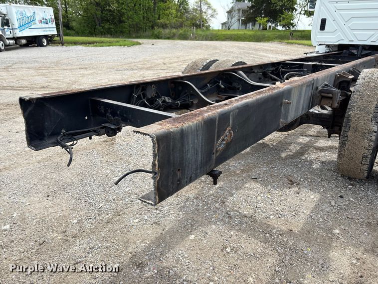 image for item FC5617 2010 International  DuraStar 4300 truck cab and chassis