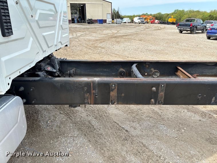 image for item FC5617 2010 International  DuraStar 4300 truck cab and chassis
