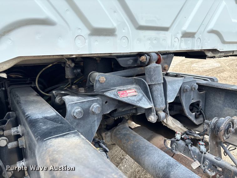 image for item FC5617 2010 International  DuraStar 4300 truck cab and chassis