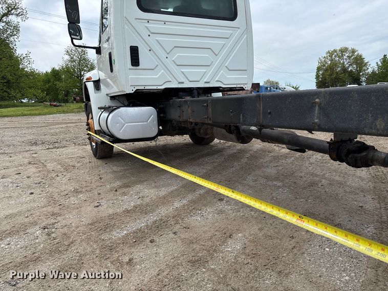 image for item FC5617 2010 International  DuraStar 4300 truck cab and chassis
