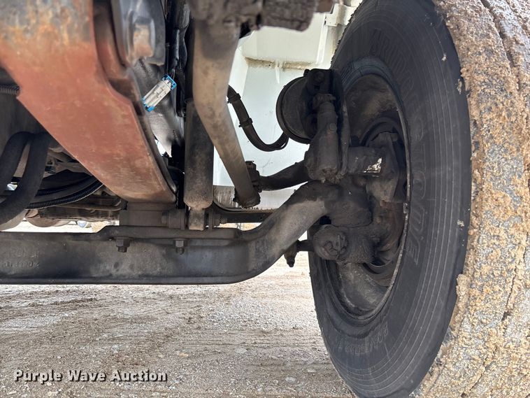 image for item FC5617 2010 International  DuraStar 4300 truck cab and chassis