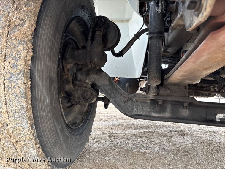 image for item FC5617 2010 International  DuraStar 4300 truck cab and chassis