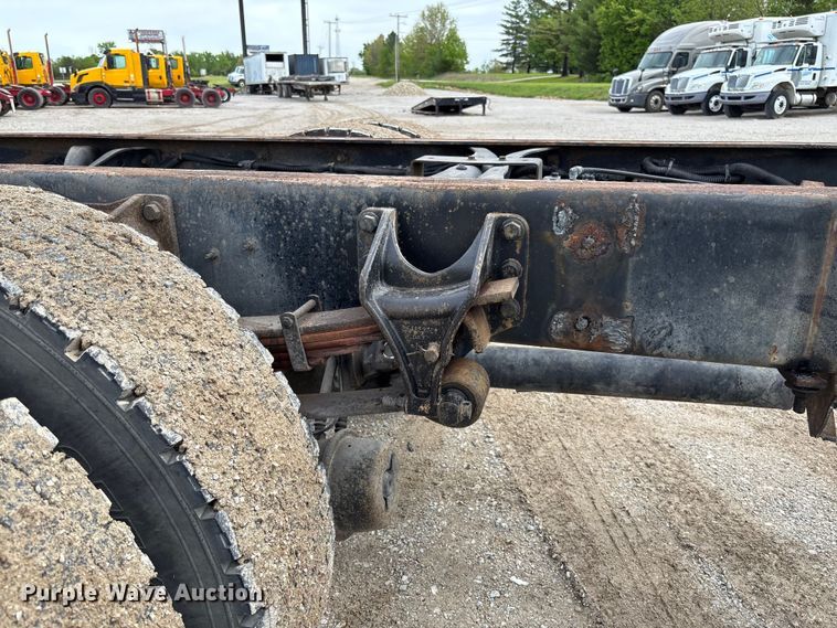 image for item FC5617 2010 International  DuraStar 4300 truck cab and chassis
