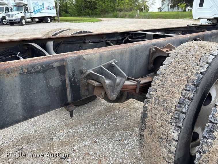 image for item FC5617 2010 International  DuraStar 4300 truck cab and chassis