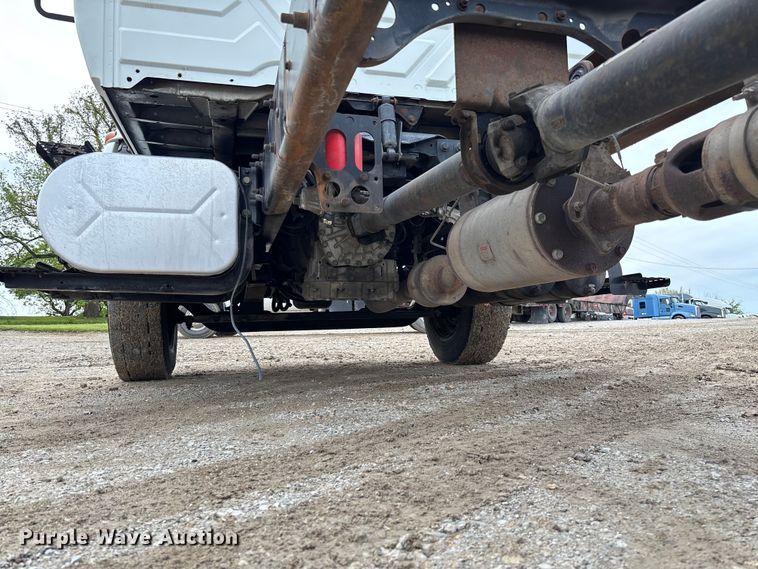image for item FC5617 2010 International  DuraStar 4300 truck cab and chassis