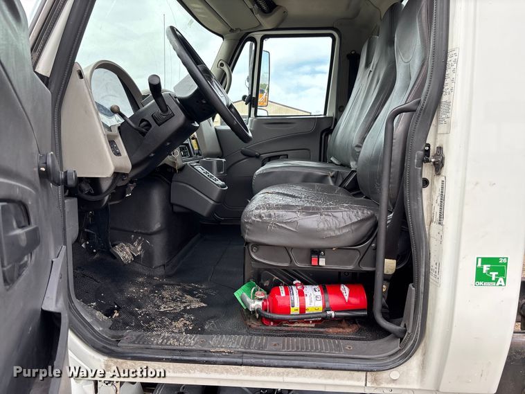 image for item FC5617 2010 International  DuraStar 4300 truck cab and chassis