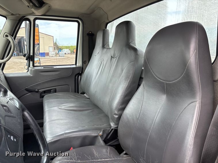 image for item FC5617 2010 International  DuraStar 4300 truck cab and chassis