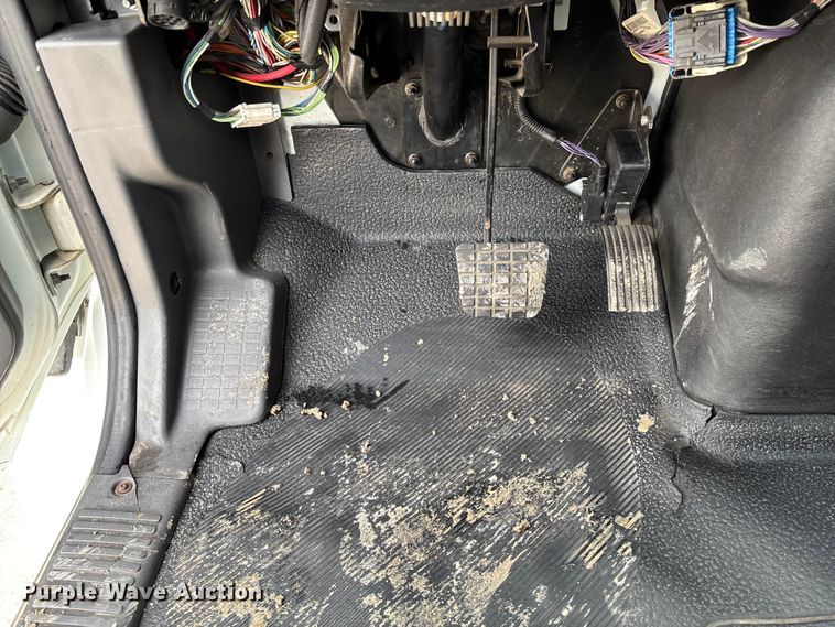 image for item FC5617 2010 International  DuraStar 4300 truck cab and chassis