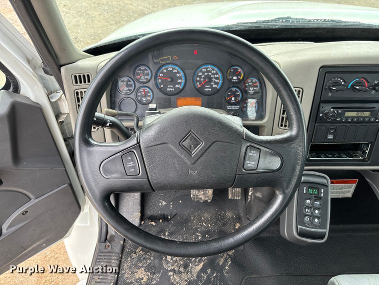 image for item FC5617 2010 International  DuraStar 4300 truck cab and chassis