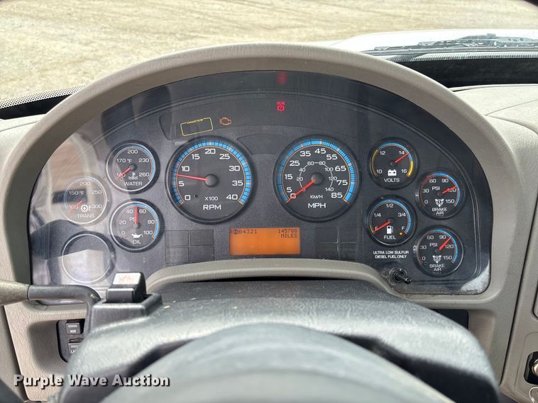 image for item FC5617 2010 International  DuraStar 4300 truck cab and chassis