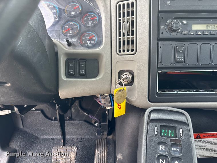 image for item FC5617 2010 International  DuraStar 4300 truck cab and chassis