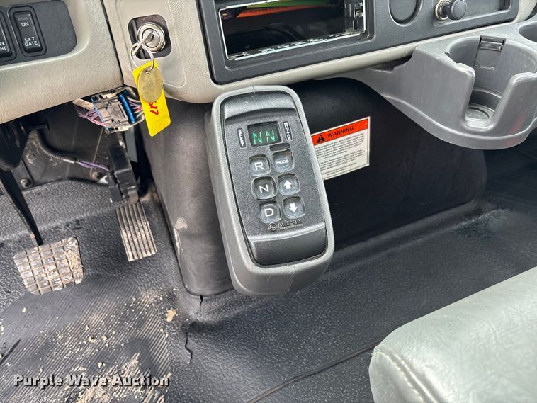 image for item FC5617 2010 International  DuraStar 4300 truck cab and chassis