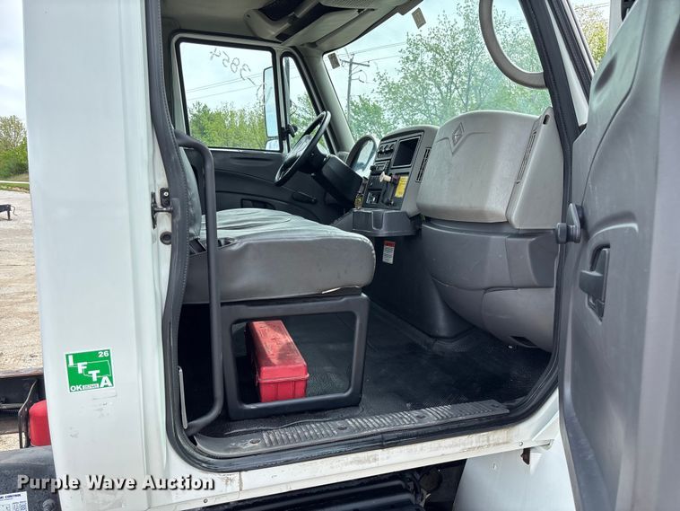 image for item FC5617 2010 International  DuraStar 4300 truck cab and chassis