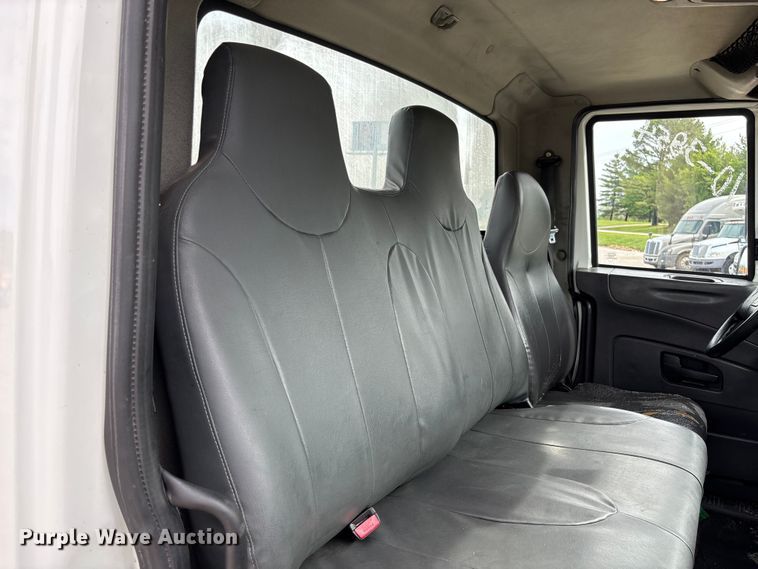 image for item FC5617 2010 International  DuraStar 4300 truck cab and chassis