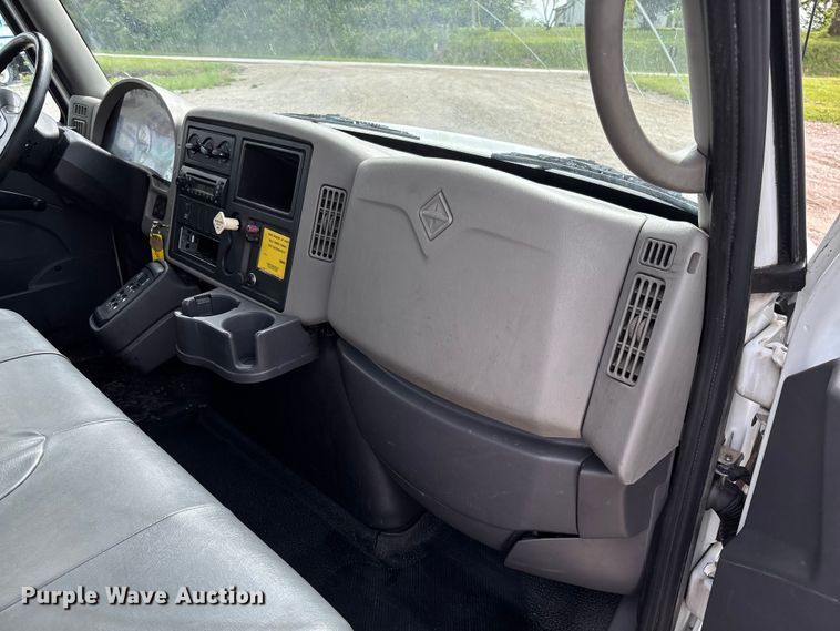 image for item FC5617 2010 International  DuraStar 4300 truck cab and chassis