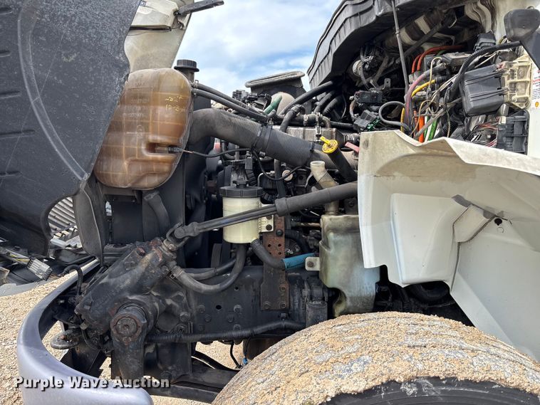 image for item FC5617 2010 International  DuraStar 4300 truck cab and chassis