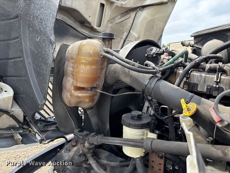 image for item FC5617 2010 International  DuraStar 4300 truck cab and chassis