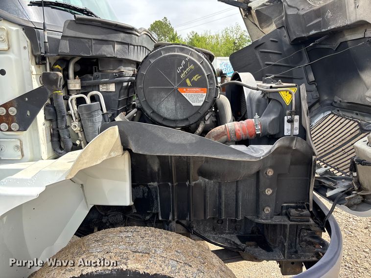 image for item FC5617 2010 International  DuraStar 4300 truck cab and chassis