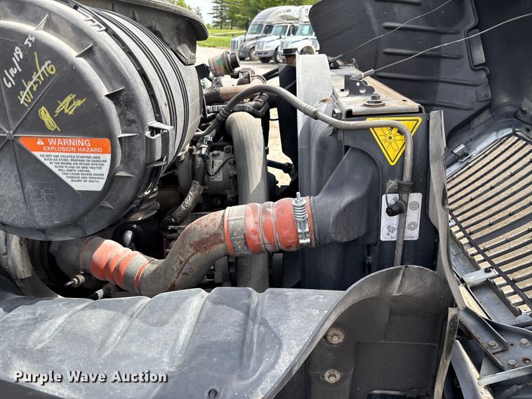 image for item FC5617 2010 International  DuraStar 4300 truck cab and chassis