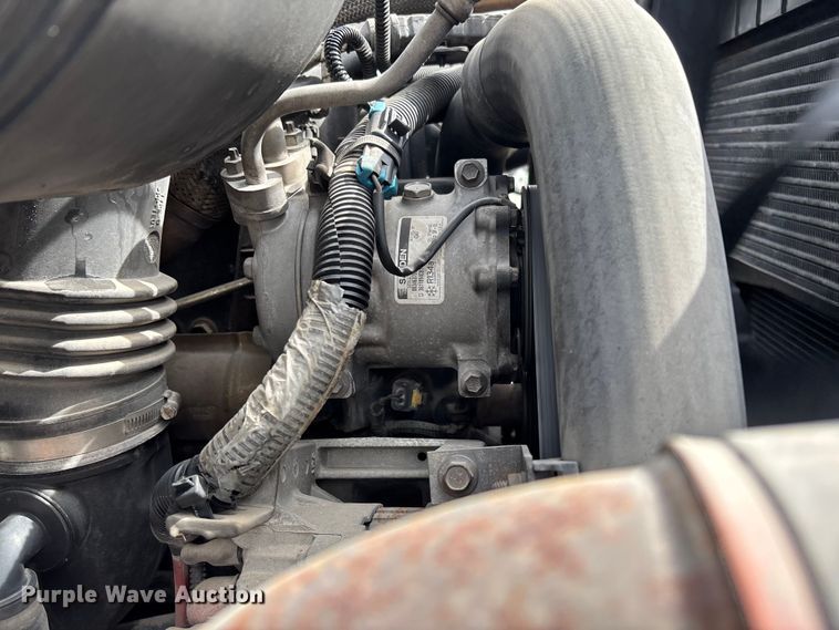 image for item FC5617 2010 International  DuraStar 4300 truck cab and chassis