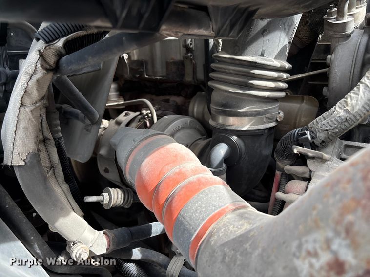 image for item FC5617 2010 International  DuraStar 4300 truck cab and chassis