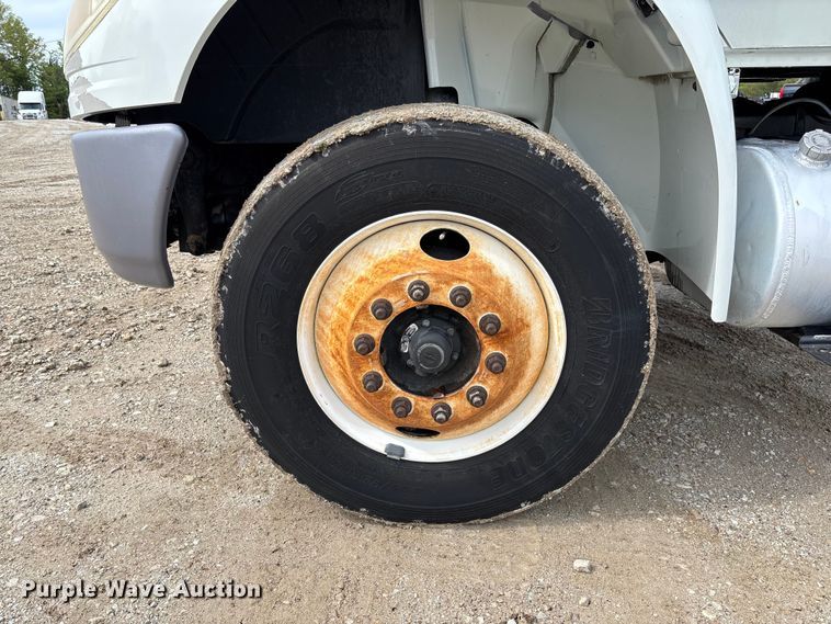 image for item FC5617 2010 International  DuraStar 4300 truck cab and chassis