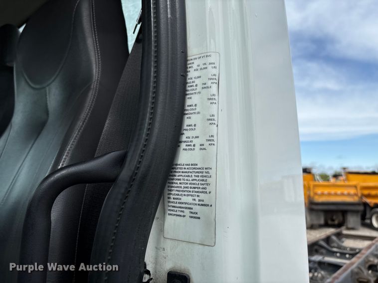 image for item FC5617 2010 International  DuraStar 4300 truck cab and chassis