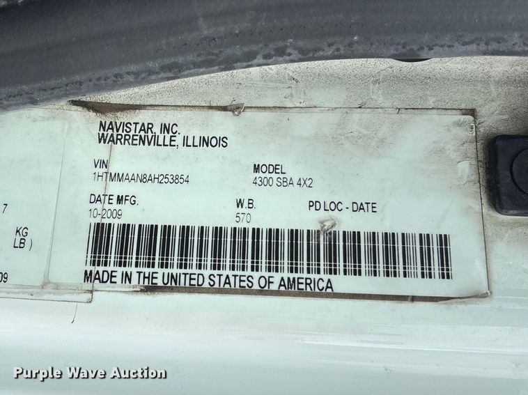 image for item FC5617 2010 International  DuraStar 4300 truck cab and chassis