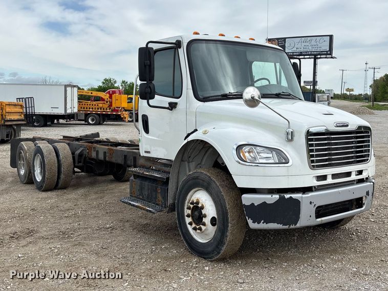image for item FC5618 2013 Freightliner  Business Class M2 truck cab and chassis