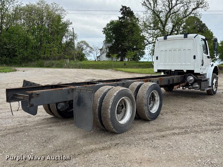 image for item FC5618 2013 Freightliner  Business Class M2 truck cab and chassis