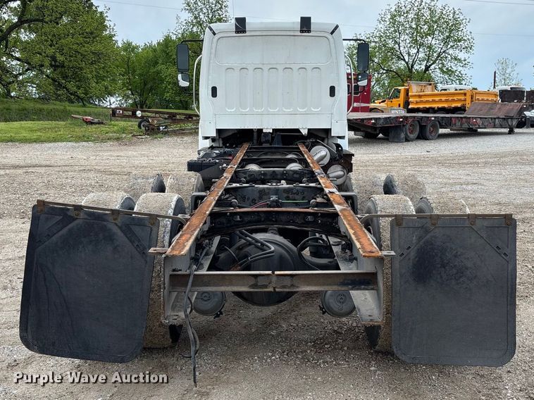 image for item FC5618 2013 Freightliner  Business Class M2 truck cab and chassis