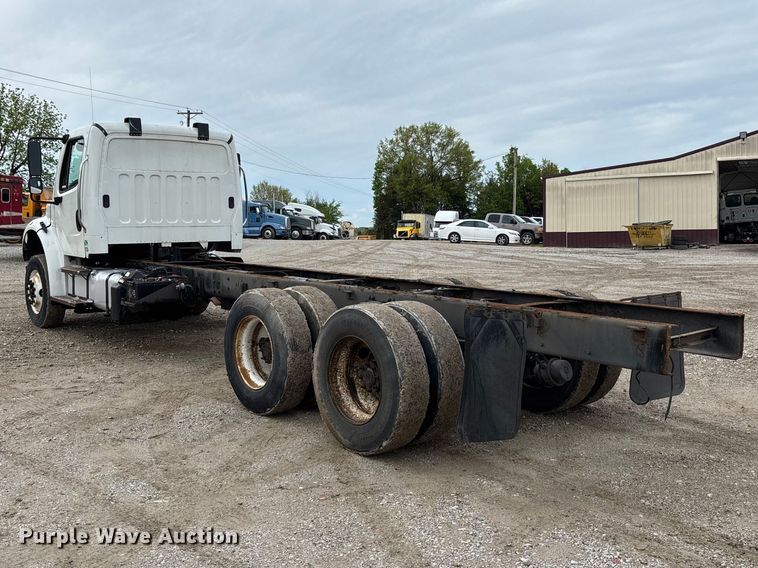 image for item FC5618 2013 Freightliner  Business Class M2 truck cab and chassis