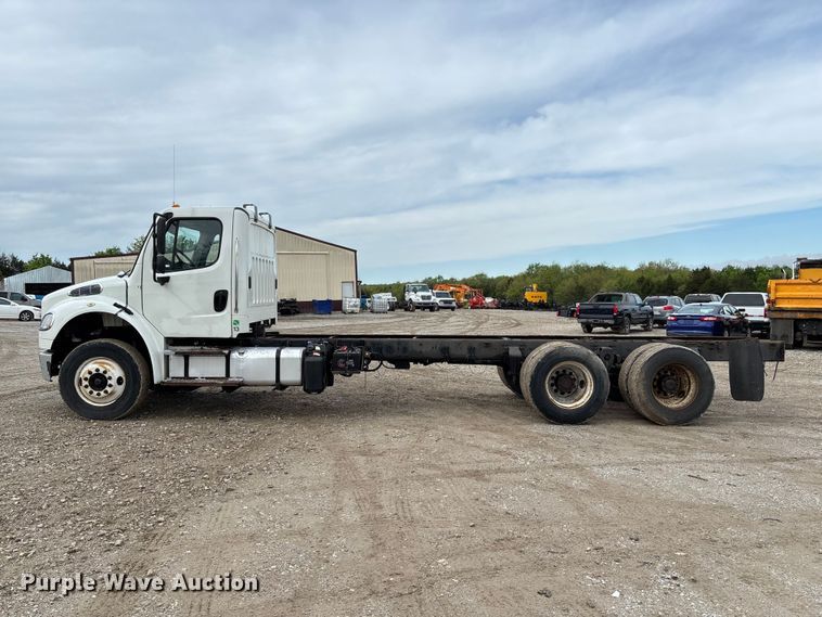 image for item FC5618 2013 Freightliner  Business Class M2 truck cab and chassis