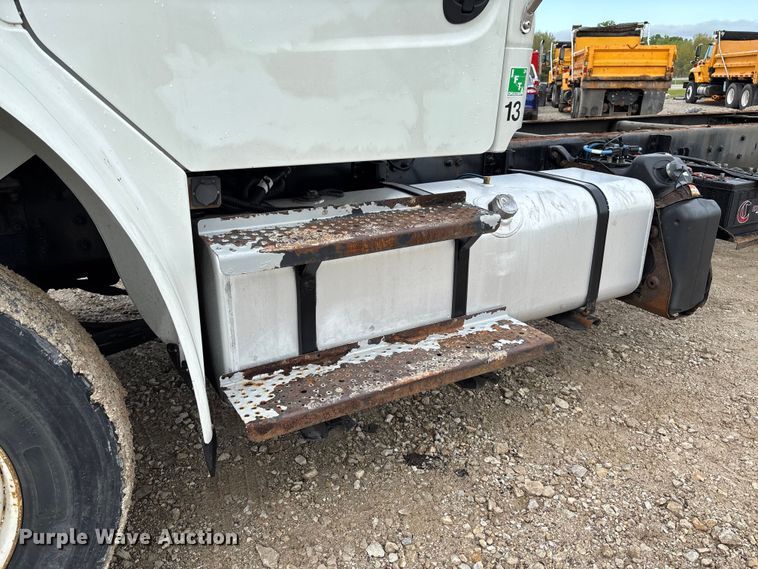 image for item FC5618 2013 Freightliner  Business Class M2 truck cab and chassis
