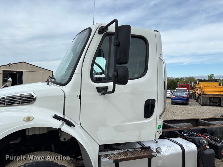 image for item FC5618 2013 Freightliner  Business Class M2 truck cab and chassis