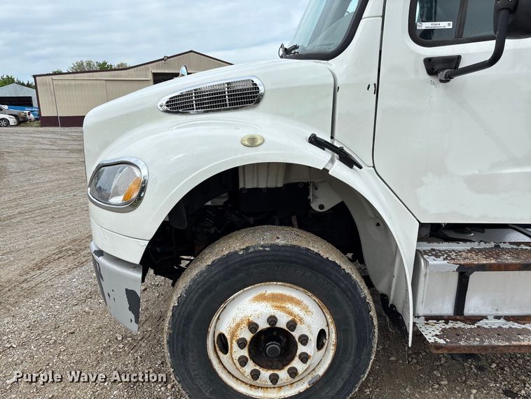 image for item FC5618 2013 Freightliner  Business Class M2 truck cab and chassis