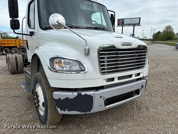 image for item FC5618 2013 Freightliner  Business Class M2 truck cab and chassis
