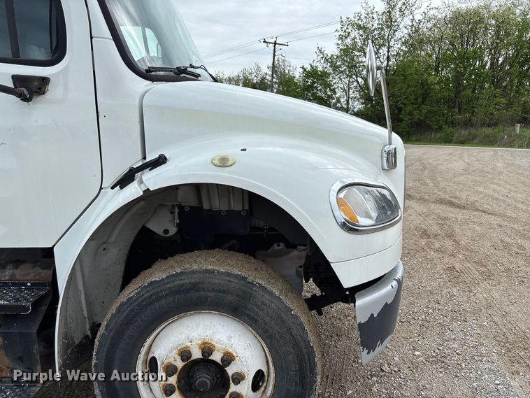image for item FC5618 2013 Freightliner  Business Class M2 truck cab and chassis
