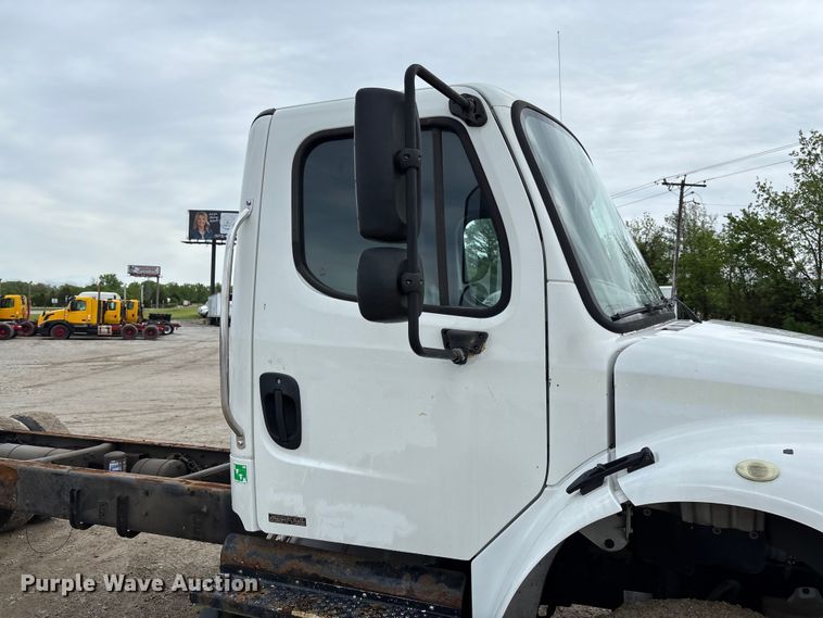 image for item FC5618 2013 Freightliner  Business Class M2 truck cab and chassis