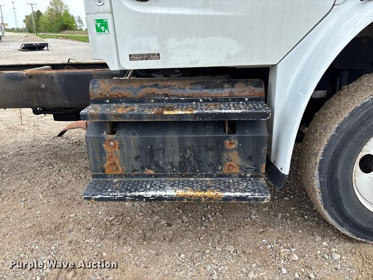 image for item FC5618 2013 Freightliner  Business Class M2 truck cab and chassis
