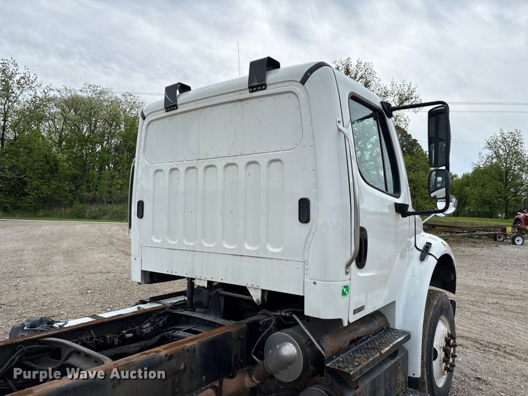 image for item FC5618 2013 Freightliner  Business Class M2 truck cab and chassis