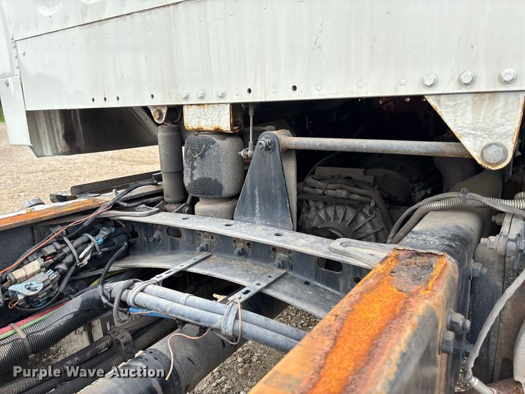 image for item FC5618 2013 Freightliner  Business Class M2 truck cab and chassis