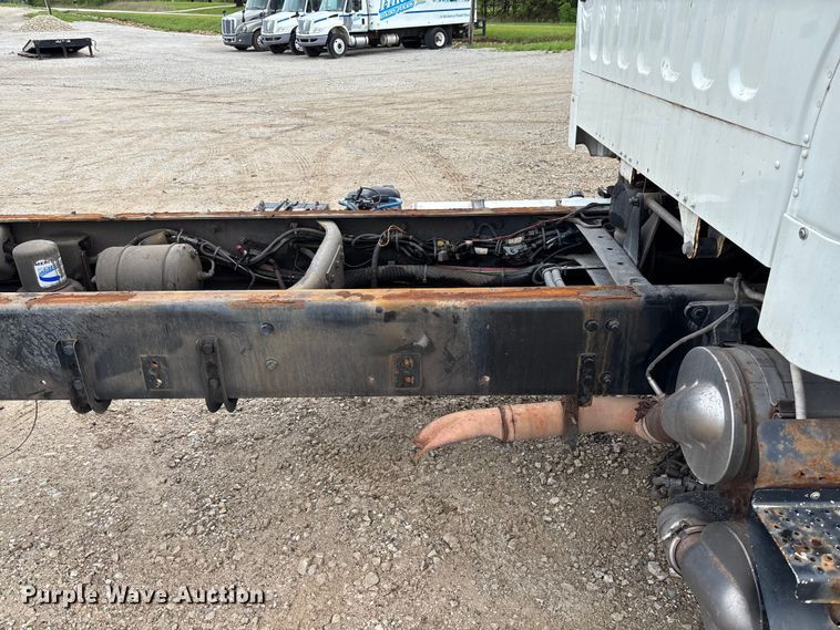 image for item FC5618 2013 Freightliner  Business Class M2 truck cab and chassis