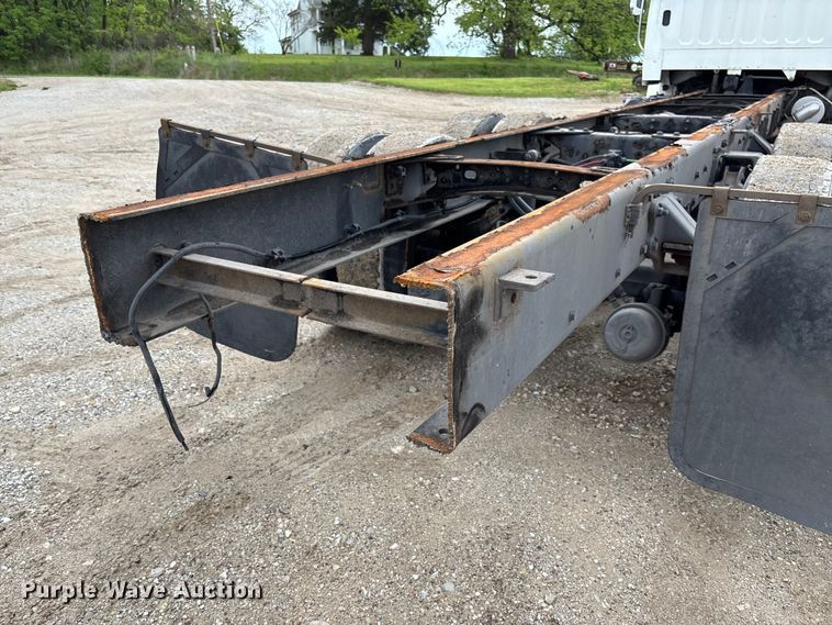 image for item FC5618 2013 Freightliner  Business Class M2 truck cab and chassis